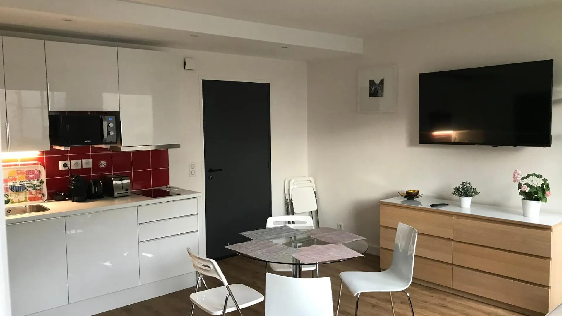 Tour Eiffel Rent Apartment Paris 0*,  France